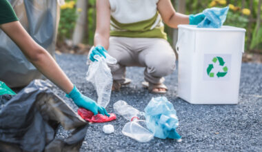 Mujeres ecuatorianas que recolectan residuos plásticos